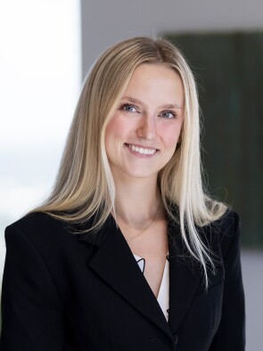 Sara Goodhue Headshot