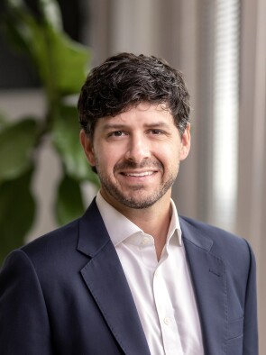 Michael Mazhari Headshot