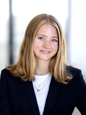 Emma Mirrer Headshot