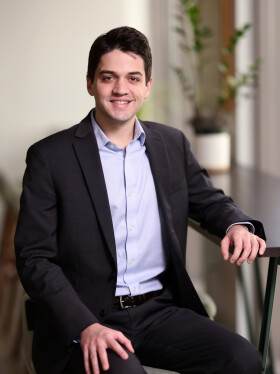 Alex Thomas Headshot