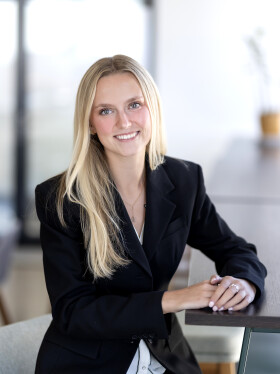 Sara Goodhue Headshot
