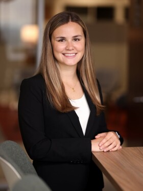 Elizabeth Chappell Headshot