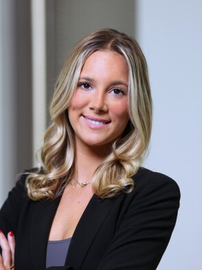 Anna Walsh Headshot