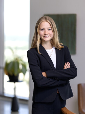 Emma Mirrer Headshot